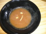如果無法把握好菜湯的多少，可以先盛出一些菜湯在碗中。<br />
<br />
